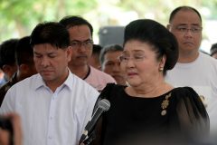 (File photo) -- Philippines' former first lady Imelda Marcos (R) speaks to supporters at the graveyard of the late husband,Ferdinand Marcos after a mass at the national heroes' cemetery in Manila on November 19, 2016, a day after the burial. / AFP PHOTO / Ted ALJIBE