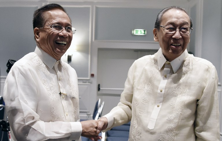 Chief of the National Democratic Front of Philippines (NDFP) Jose Maria Sison (R) shakes hand with  Philippines Presidential Adviser on the Peace Process Jesus G. Dureza during the opening ceremony of the formal peace talks between the Philippine government and the (NDFP) in Rome on 19 January 2017.   The Philippines expressed hope of securing a permanent ceasefire deal with communist rebels waging one of Asia's longest insurgencies, as peace talks resumed in Italy. / AFP PHOTO / TIZIANA FABI