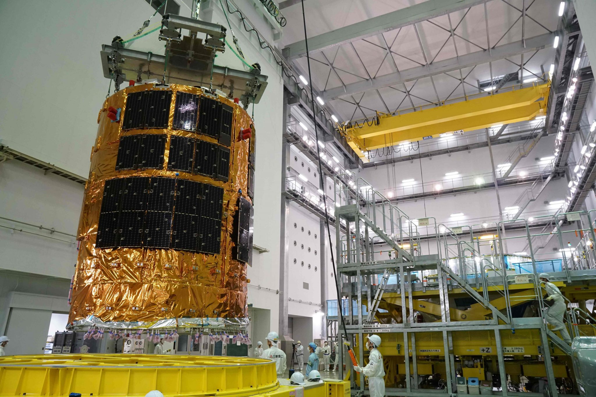 (FILES) This file handout from the Japan Aerospace Exploration Agency (JAXA) taken on July 6, 2016 shows the HTV6, an unmanned cargo spacecraft, "Kounotori", or "stork" in Japanese, being assembled at the Tanegashima Space Center in Tanegashima island, Kagoshima prefecture.  An experimental Japanese mission to clear 'space junk' or rubbish from the Earth's orbit has ended in failure, officials said on February 6, 2017, in an embarassment for Tokyo. / AFP PHOTO / JAXA / STR / RESTRICTED TO EDITORIAL USE - MANDATORY CREDIT "AFP PHOTO / JAXA" - NO MARKETING NO ADVERTISING CAMPAIGNS - DISTRIBUTED AS A SERVICE TO CLIENTS