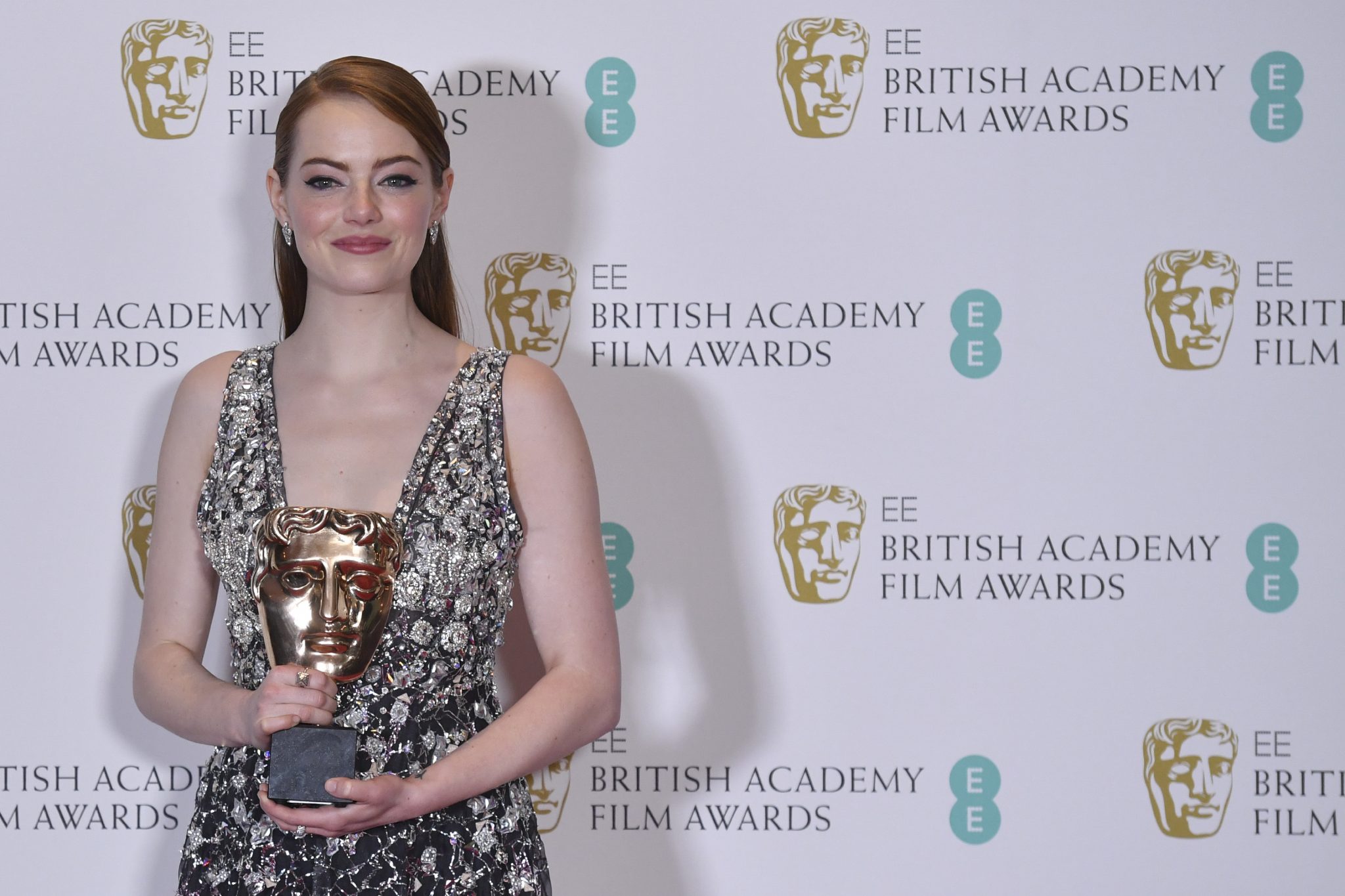 US actress Emma Stone poses with the award for a Leading Actress for her work on the film 'La La Land' at the BAFTA British Academy Film Awards at the Royal Albert Hall in London on February 12, 2017. / AFP PHOTO / Ben STANSALL