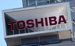 A logo of Japan's Toshiba is seen at the company's headquarters in Tokyo on February 14, 2017. Toshiba shares dived more than nine percent on February 14 after it surprised markets by delaying the release of financial results that were expected to include billions of dollars in losses tied to its US nuclear power unit. / AFP PHOTO / Toru YAMANAKA