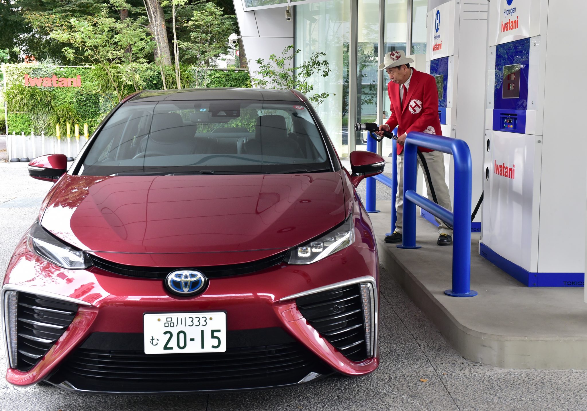 (FILES) This file photo taken on October 29, 2015 shows Japan's gas distributor Iwatani's serviceman charging hydrogen gas to Japanese auto giant Toyota Motor's fuel cell vehicle Mirai at Iwatani hydrogen station in Tokyo. Toyota said on February 15, 2017 it is recalling almost all the roughly 3,000 Mirai fuel-cell vehicles it has sold globally due a software glitch that can shut off its hydrogen-powered system. / AFP PHOTO / YOSHIKAZU TSUNO