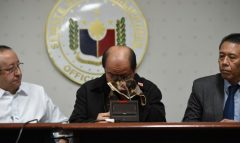 Former police officer Arthur Lascanas (C) wipes his tears as he relates the death of his brothers, during a press conference next to lawyers from the Free Legal Assistance group Arno Sanidad (L) and Manuel Diokno III (R) at the Senate in Manila on February 20, 2017. Lascanas during the press conference confessed to a litany of brutal crimes allegedly ordered by President Rodrigo Duterte when he was the mayor of the southern city of Davao. The crimes range from the murder of a Duterte opponent to the bombing of a mosque. He testified in the senate last October, but at that time denied the allegations. / AFP PHOTO / TED ALJIBE