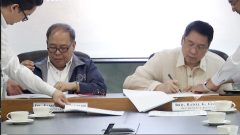 Department of Health assistant secretary Dr. Elmer G. Punzalan, head of the Task Force Mega-Rehab Program, and Iglesia Ni Cristo General Secretary minister Radel Cortez sign the Memorandum of Agreement between the DOH and the INC to reform illegal drug dependents being treated in various government rehab centers nationwide. The MOA was signed on February 23, 2017 inside the INC Central Office in Quezon City. (Eagle News Service)