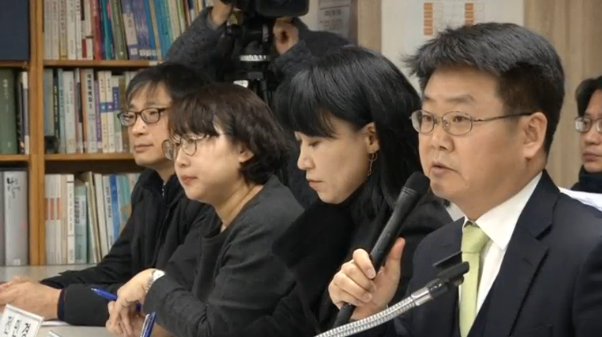 South Korean artists file a lawsuit against President Park Geun-hye and her former aides seeking damages for systematically trying to silence them under a blacklist of those critical of the embattled leader.(photo grabbed from Reuters video)