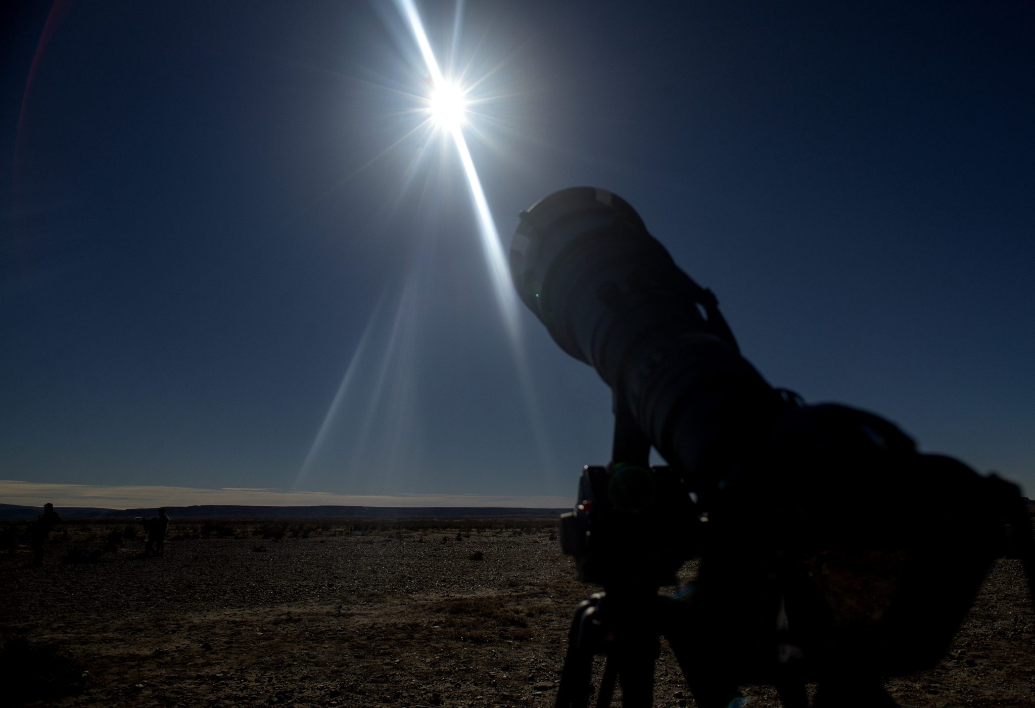 Picture taken on February 26, 2017 showing people preparing to see an annular solar eclipse, at the Estancia El Muster, near Sarmiento, Chubut province, 1600 km south of Buenos Aires, Argentina, on February 26, 2017. Stargazers applauded as they were plunged into darkness Sunday when the moon passed in front of the sun in a spectacular "ring of fire" eclipse. / AFP PHOTO / ALEJANDRO PAGNI