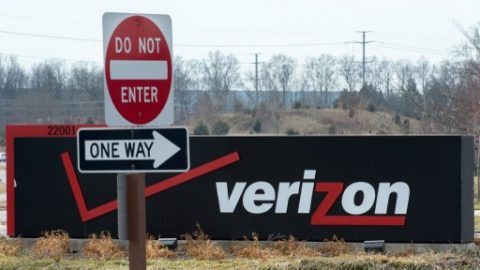 (FILES) This file photo taken on January 2, 2015 shows the Verizon logo at the headquarters for Northern Virginia in Ashburn, Virginia. Yahoo said March 13, 2017 that board member and former internet executive Thomas McInerney would lead the business that remains after the sale of its core assets to Verizon is completed. The internet pioneer said the sale of its main operating unit was on track to be completed in the second quarter, and that McInerney would head the financial holding company that remains, provisionally called "Altbaba." / AFP PHOTO / Paul J. Richards