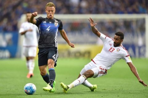 (FILES) This file picture taken on Septembr 1, 2016 shows Japan's midfielder Keisuke Honda (L) and United Arab Emirates' (UAE) midfielder Khamis Esmaeel (R) fighting for the ball during first leg of the World Cup 2018 football qualification match between Japan and the United Arab Emirates (UAE) in Saitama. Japan's Keisuke Honda has blamed his own shortcomings for sparking debate on his international future before March 23, 2017 World Cup qualifier in the United Arab Emirates, domestic media reported on March 21, 2017. / AFP PHOTO / KAZUHIRO NOGI