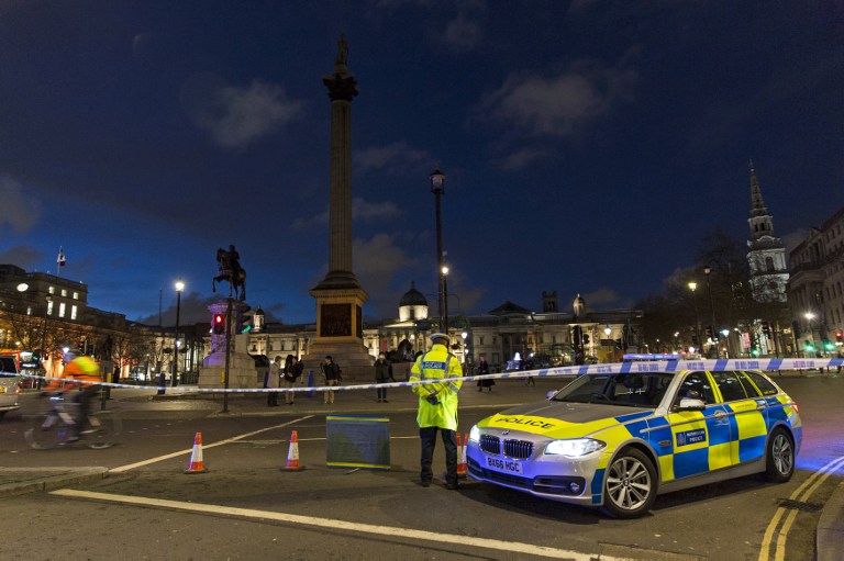 A British police officers stands on duty at a cordonned off road, leading towards Parliament Square, in central London on March 22, 2017, in the aftermath of a terror incident at Parliament. Three members of the public and a police officer were killed in a terror attack outside the British parliament and 40 people were injured Wednesday when a man mowed down pedestrians, then stabbed a police officer before being shot dead. The car struck pedestrians on Westminster Bridge, a popular spot with tourists because of its views of Big Ben, before crashing into the railings outside the heavily guarded parliament building in the heart of the British capital. / AFP PHOTO / Joel Ford