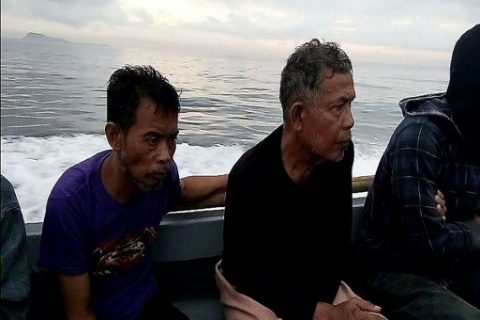 This undated handout photo released on March 23, 2017 by the Philippine military Western Mindanao Command (WESMINCOM) shows two Malaysians, kidnapped by Muslim extremists last year, being transported on a motorboat after they were rescued in Sulu island, in southern island of Mindanao. Two Malaysians, kidnapped by Muslim extremists last year, were recovered by the Philippine military before dawn on March 23, military spokesmen said. / AFP PHOTO / WESMINCOM / HO