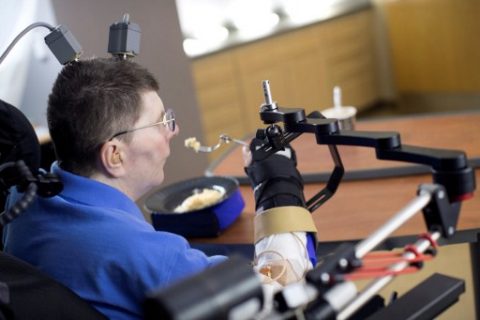 This handout image released on March 29, 2017 by The Lancet journal shows 56-year-old US Bill Kochevara, paralysed from the shoulders down, feeding himself. Over a decade after a bike crash that left an American man paralysed from the shoulders down, he can again feed himself, researchers hailing a medical first reported. The remarkable advance hinges on a prosthesis which circumvents rather than repairs his spinal injury, using wires, electrodes as well as computer software to reconnect the severed link between his brain and muscles. / AFP PHOTO / THE LANCET / Handout / RESTRICTED TO EDITORIAL USE - MANDATORY CREDIT "AFP PHOTO / THE LANCET / Case Western Reserve University " - NO MARKETING NO ADVERTISING CAMPAIGNS - DISTRIBUTED AS A SERVICE TO CLIENTS