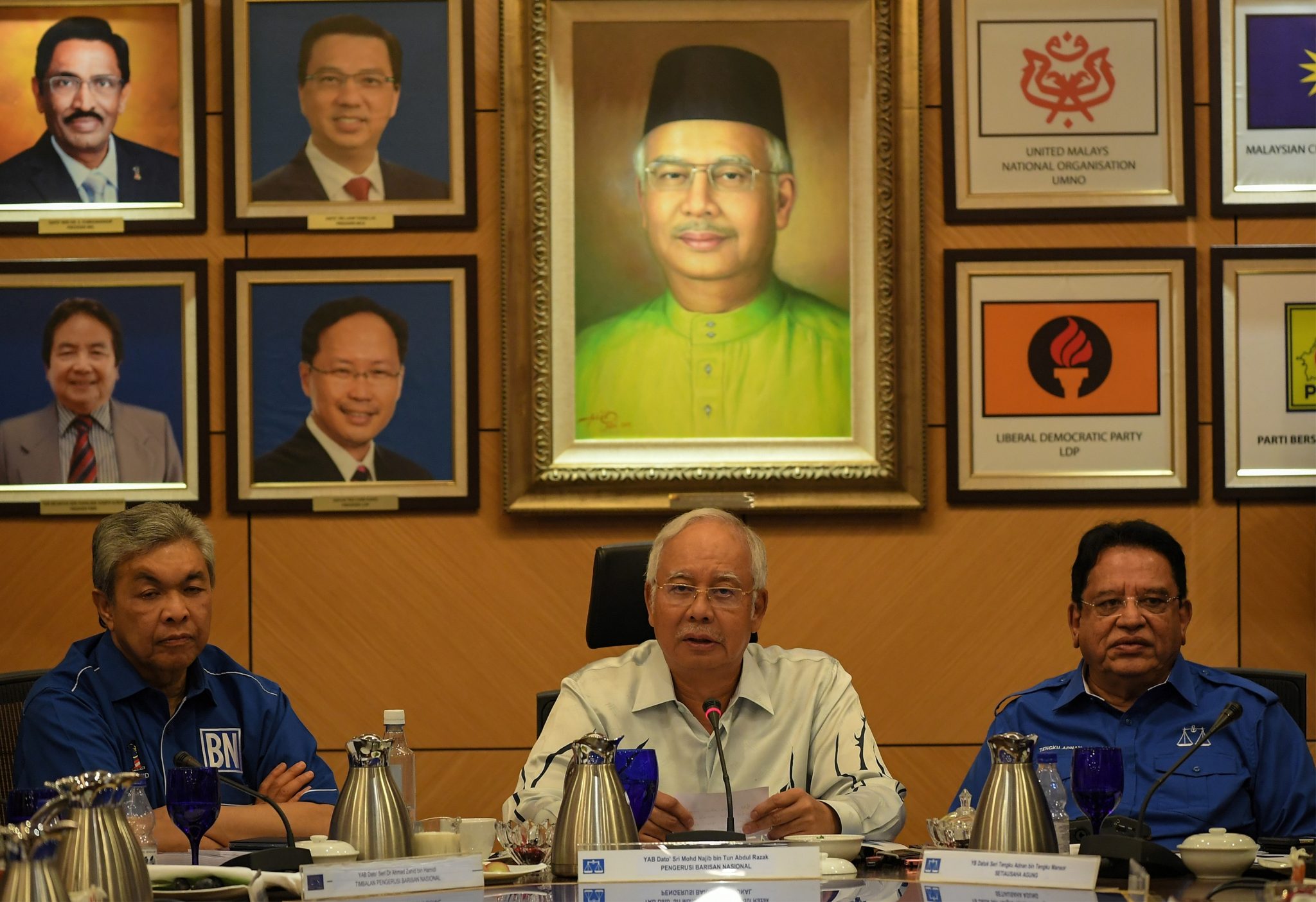 Malaysia's Prime Minister Najib Razak (C) speaks during a press conference after the United Malays National Organisation (UMNO) supreme council meeting in Kuala Lumpur on March 29, 2017. Malaysia's Prime Minister Najib Razak late on March 29 said his government was engaged in "very sensitive" talks with North Korea over the freedom nine Malaysians prevented from leaving Pyongyang after the assassination of Kim Jong-Nam. / AFP PHOTO / MOHD RASFAN