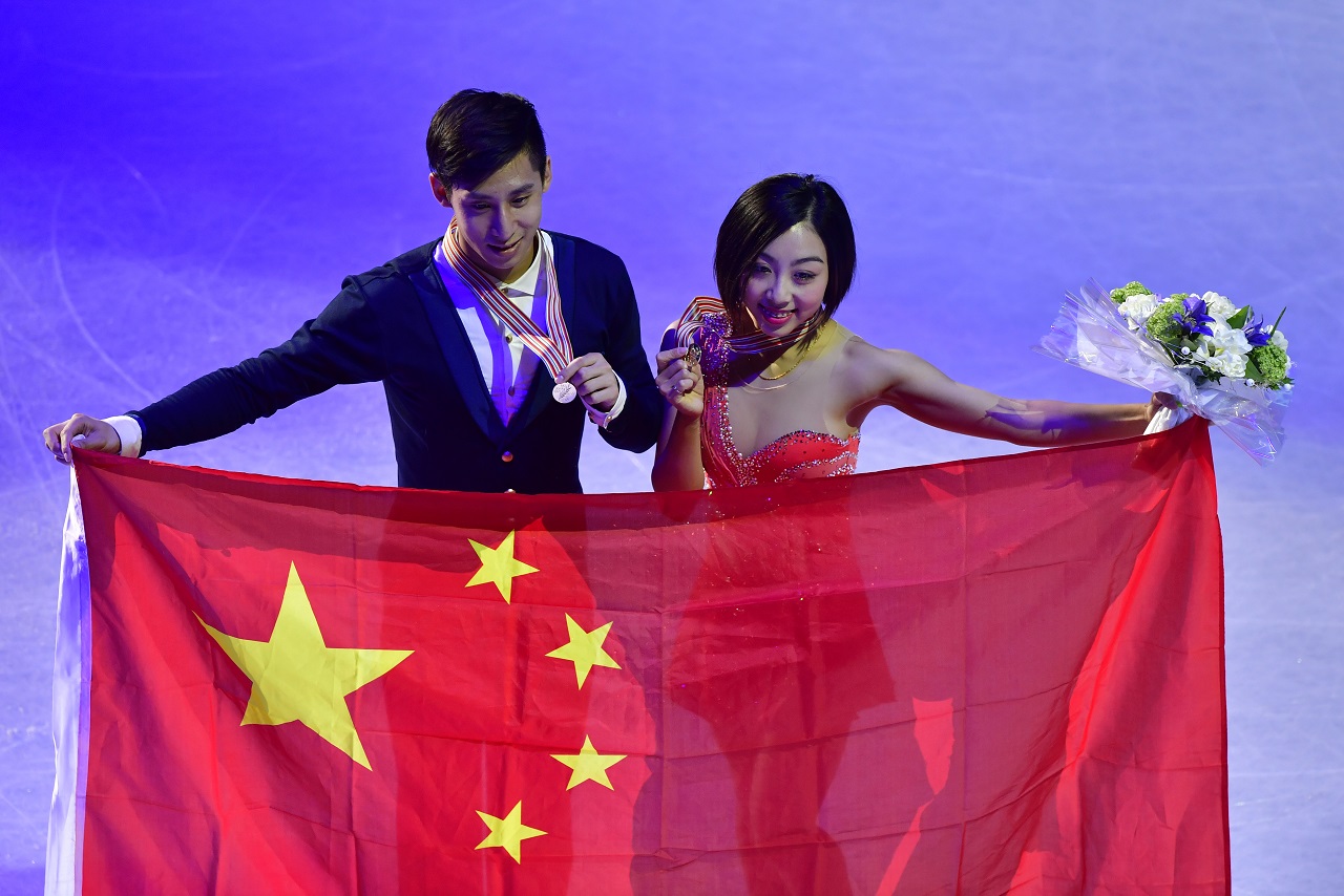 China's Sui Wenjing and Han Cong celebrate winning the pairs free skating event at the ISU World Figure Skating Championships in Helsinki, Finland on March 30, 2017.  / AFP PHOTO / John MACDOUGALL