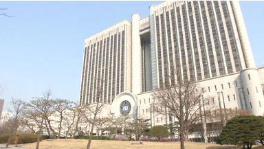 Security is tight as South Korea's ousted leader Park Geun-hye is set to attend a court hearing to review an arrest warrant request against Park. Photo grabbed from Reuters video file.