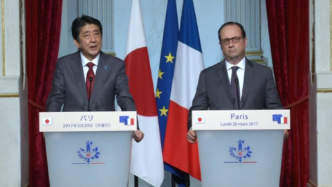 Japan's Prime Minister Shinzo Abe says he hopes the Europe's "strong cohesion" will be preserved as he meets French President Francois Hollande in Paris.(photo grabbed from Reuters video)