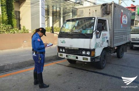 Light trucks ban sinumulan na ng MMDA