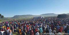 Thousands attend the Church of Christ successful food distribution in Ladybrand, South Africa. (Eagle News Service)