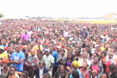 A photo of part of the crowd that came to the food distribution activity in Lusaka, Zambia which was cancelled by the police after the stampede outside the Olympic Youth Development Center. (Photo grabbed from Agence France Presse video)