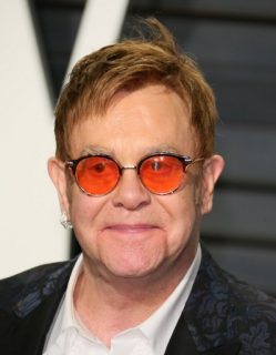 British musician Elton John arrives to the Vanity Fair Party following the 88th Academy Awards at The Wallis Annenberg Center for the Performing Arts in Beverly Hills, California, on February 26, 2017.  / AFP PHOTO / JEAN-BAPTISTE LACROIX