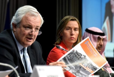 United Nations humanitarian aid chief Stephen O'Brien (L) speaks, flanked by the High Representative of the European Union for Foreign Affairs and Security Policy and Vice-President of the European Commission Federica Mogherini, during a press conference on the Syria crisis, at the European Commission, in Brussels, on April 5, 2017. The EU and UN on April 5, 2017 rallied donor countries and aid groups to support a devastated Syria at a conference overshadowed by a suspected chemical attack blamed by the West on Damascus / AFP PHOTO / JOHN THYS