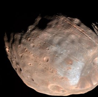 (FILES) This file NASA photo obtained on November 11, 2015 shows the long, shallow grooves lining the surface of Phobos are likely early signs of the structural failure that will ultimately destroy this moon of Mars. France and Japan want to recover pieces of a Martian Moon and bring them back to Earth, the head of France's National Centre for Space Studies (CNES) said on April 13, 2017. / AFP PHOTO / NASA/JPL-Caltech/U of Arizona / - / == RESTRICTED TO EDITORIAL USE / MANDATORY CREDIT: "AFP PHOTO / HANDOUT / NASA/JPL-CALTECH/UNIVERSITY OF ARZIZONA "/ NO MARKETING / NO ADVERTISING CAMPAIGNS / DISTRIBUTED AS A SERVICE TO CLIENTS ==