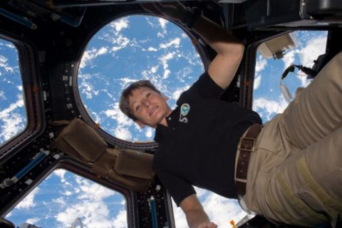 This undated NASA handout photo released on April 24, 2017 shows NASA astronaut Peggy Whitson aboard the International Speace Station. NASA astronaut Peggy Whitson flew through the standing record for cumulative time spent in space by a US astronaut at 1:27 a.m. EDT on April 24, 2017, and with the recent extension of her stay at the International Space Station, she has five months to rack up a new one. / AFP PHOTO / NASA / Handout / RESTRICTED TO EDITORIAL USE - MANDATORY CREDIT "AFP PHOTO / NASA " - NO MARKETING NO ADVERTISING CAMPAIGNS - DISTRIBUTED AS A SERVICE TO CLIENTS