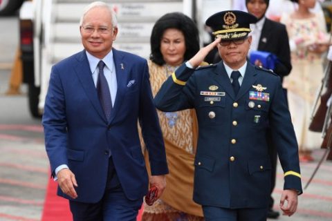 Malaysia's Prime Minister Najib Razak (L) and his wife Rosmah Mansor arrive for the Association of Southeast Asian Nations (ASEAN) summit in Manila on April 27, 2017. The Association of Southeast Asian Nations (ASEAN) summit in Manila, where leaders will discuss territorial disputes, terrorism and economic integration, takes place in the Philippine capital on April 28-29. / AFP PHOTO / Mohd RASFAN