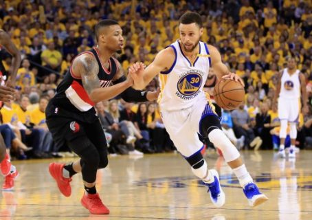 OAKLAND, CA - APRIL 19: Stephen Curry #30 of the Golden State Warriors drives on Damian Lillard #0 of the Portland Trail Blazers Game Two of the Western Conference Quarterfinals during the 2017 NBA Playoffs at ORACLE Arena on April 19, 2017 in Oakland, California. NOTE TO USER: User expressly acknowledges and agrees that, by downloading and or using this photograph, User is consenting to the terms and conditions of the Getty Images License Agreement. Ezra Shaw/Getty Images/AFP