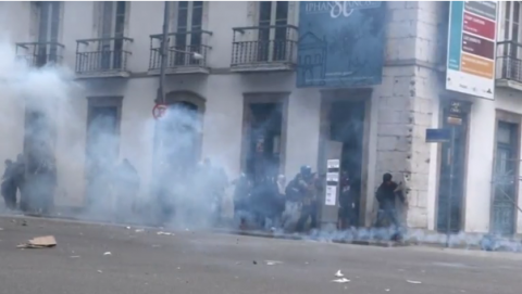 Clashes break out in Rio de Janeiro as Brazilian unions lead the nation's first general strike in over two decades to protest President Michel Temer's austerity measures.(photo grabbed from Reuters video)