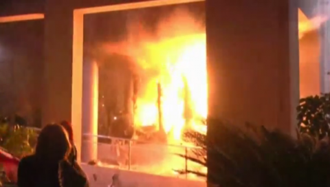 Angry protesters storm Paraguay's Congress, start a fire after a vote amongst lawmakers to allow President Horacio Cartes to run for re-election.(photo grabbed from Reuters video)
