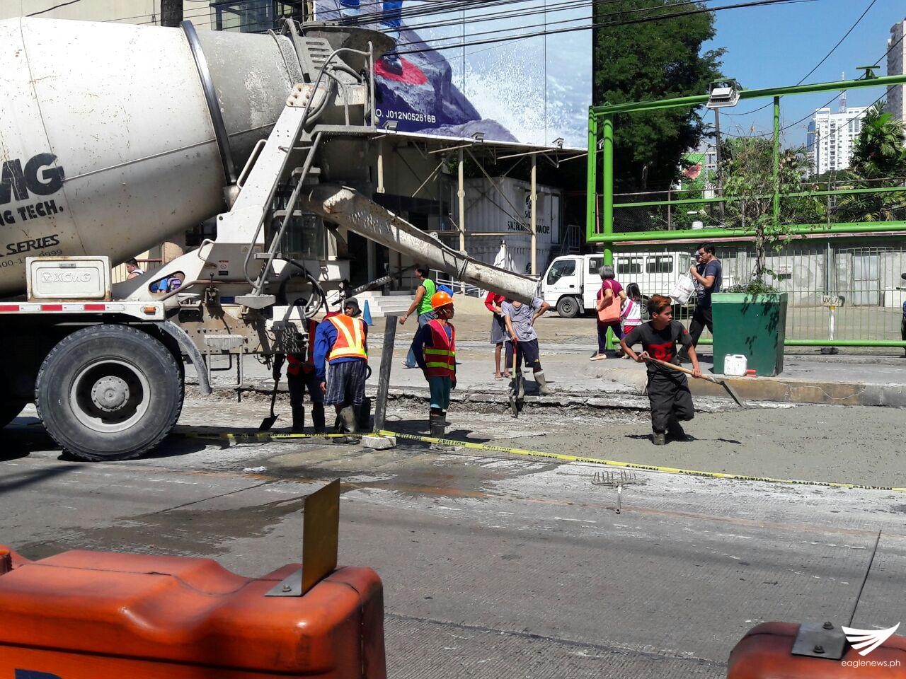 Authorities took advantage of the holiday to make repairs on roads. Edsa Crossing (Shaw), for example, was closed to traffic. Erwin Temperante, Eagle News Service