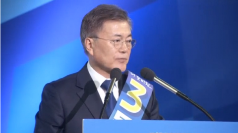 Moon Jae-in, a South Korean human rights lawyer and a top aide to a former President Roh Moo-hyun, wins the liberal Democratic Party primary to become the presidential candidate for the largest party.(photo grabbed from Reuters video)