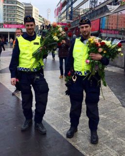 Policemen in Stockholm, Sweden are also given flowers by the people who returned to the scene of the terror truck attack in the Swedish capital. (Photo by Fritzie Joy, Eagle News Service) 