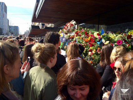 People flocked to the scene of the "terror truck attack" in Stockholm, Sweden to pay tribute to the victims of the tragic incident. (Photo by Pauline Bautista, Eagle News Service)