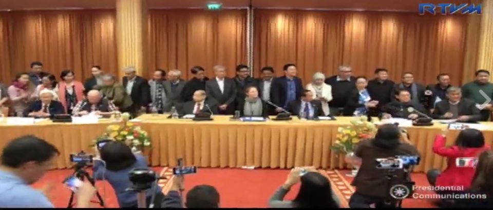 Signing ceremonies on the interim ceasefire agreement between the National Democratic Front of the Philippines and the Philippine government in the Hague, the Netherlands. (Photo grabbed from RTVM video)