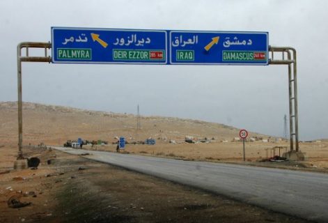 A picture taken on March 2, 2017, shows a sign displaying the routes to Palmyra-Deir Ezzor and Damascus-Iraq as Syrian regime fighters advance to retake the ancient city of Palmyra, from Islamic State (IS) group fighters. / AFP PHOTO / STR