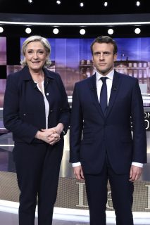 French presidential election candidate for the far-right Front National (FN) party, Marine Le Pen (L) and French presidential election candidate for the En Marche ! movement, Emmanuel Macron pose prior to the start of a live brodcast face-to-face televised debate in television studios of French public national television channel France 2, and French private channel TF1 in La Plaine-Saint-Denis, north of Paris, on May 3, 2017 as part of the second round election campaign. Pro-EU centrist Emmanuel Macron and far-right leader Marine Le Pen face off in a final televised debate on May 3 that will showcase their starkly different visions of France's future ahead of this weekend's presidential election run-off. / AFP PHOTO / POOL / Eric FEFERBERG