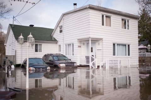 Homes in the Montreal borough of Pierrefonds are flooded on May 8, 2017. With heavy rains persisting and waters still rising over much of waterlogged eastern Canada, the nation's military tripled the number of troops urgently working to evacuate thousands of residents. Montreal Mayor Denis Coderre declared a state of emergency for his city, allowing authorities to order mandatory evacuations from threatened areas. / AFP PHOTO / Catherine Legault