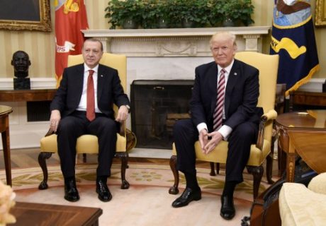 US President Donald Trump meets with President Recep Tayyip Erdogan of Turkey in the Oval Office of the White House in Washington, DC on May 16, 2017. / AFP PHOTO / Olivier Douliery