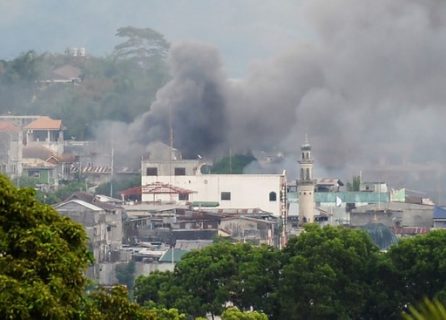 Smoke rises near a public market after military attack helicopters fired rockets on the positions of Muslim extremists in Marawi, on the southern island of Mindanao on May 25, 2017. Philippine security forces bombed residential areas in a southern city on May 25 as they battled Islamist militants who were holding hostages and reported to have murdered at least 11 civilians. / AFP PHOTO / TED ALJIBE