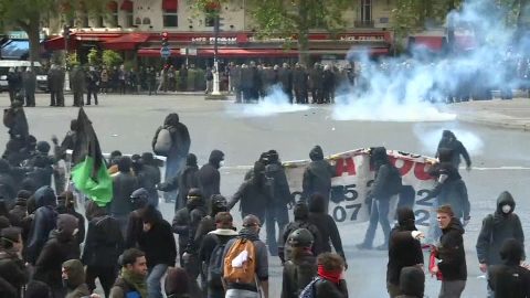 AFP-TV_20170501_WAR_FRA_ProtestParis_VID1023550_EN_en.mp4.00_00_28_23.Still001