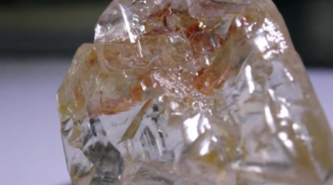 Sierra Leone rejected bid of over $7.8 million for one of the world's largest diamonds at an auction on Thursday (May 11).(photo grabbed from Reuters video)