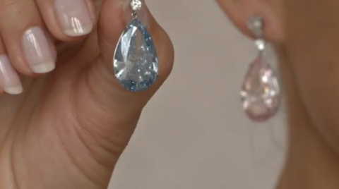 Two dazzling pink and blue pear-shaped diamonds have together sold for 57,118,000 Swiss Francs ($57,425,000) to a private buyer at Sotheby's auction house on Tuesday (May 16).(photo grabbed from Reuters video)