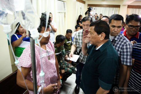 President Rodrigo Duterte salutes Corporal Jovelou Caka during his visit to the wounded law enforcers at the Adventist Medical Center in Iligan City on May 26, 2017. Caka was wounded when terrorists attacked Marawi City on May 23, 2017. PRESIDENTIAL PHOTO