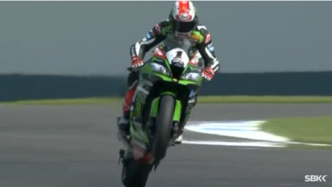 Kawasaki driver Jonathan Rea won the second race at Donington Park on Sunday (May 28) to extend his overall lead over teammate Tom Sykes in the championship.(photo grabbed from Reuters video)