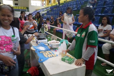 Booth sa paggawa ng doughnut-- isa sa mga pangkabuhayan showcase sa isinagawang Social Development Services Caravan.