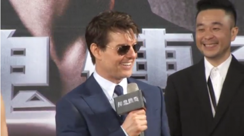 Action movie star Tom Cruise met with fans in Taiwan during a red carpet event to promote his latest movie "The Mummy" on Thursday (May 25), promising fans this won't be the last time for him to visit.(photo grabbed from Reuters video)