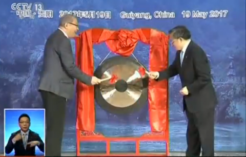 China's Vice Foreign Minister Liu Zhenmin and Philippine Ambassador to China Jose Santiago Santa Romana banging a gong during the first bilateral consultation on the South China Sea vy Filipino and Chinese diplomats. (Photo grabbed from CCTV video)