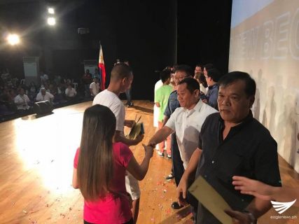 Pagbati sa ilang mga tokhang surrenderees na nakatapos na ng kanilang rahabilitasyon.