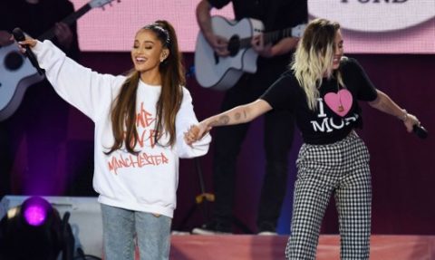 In this photograph released by One Love Manchester on June 4, 2017, US musicians Ariana Grande (L) and Miley Cyrus perform at the One Love Manchester benefit concert for the families of the victims of the May 22, Manchester terror attack, at Emirates Old Trafford in Greater Manchester on June 4, 2017. / AFP PHOTO / One Love Manchester / Dave Hogan for One Love Manchester / RESTRICTED TO EDITORIAL USE - MANDATORY CREDIT "AFP PHOTO / ONE LOVE MANCHESTER / DAVE HOGAN" - NO MARKETING NO ADVERTISING CAMPAIGNS - DISTRIBUTED AS A SERVICE TO CLIENTS